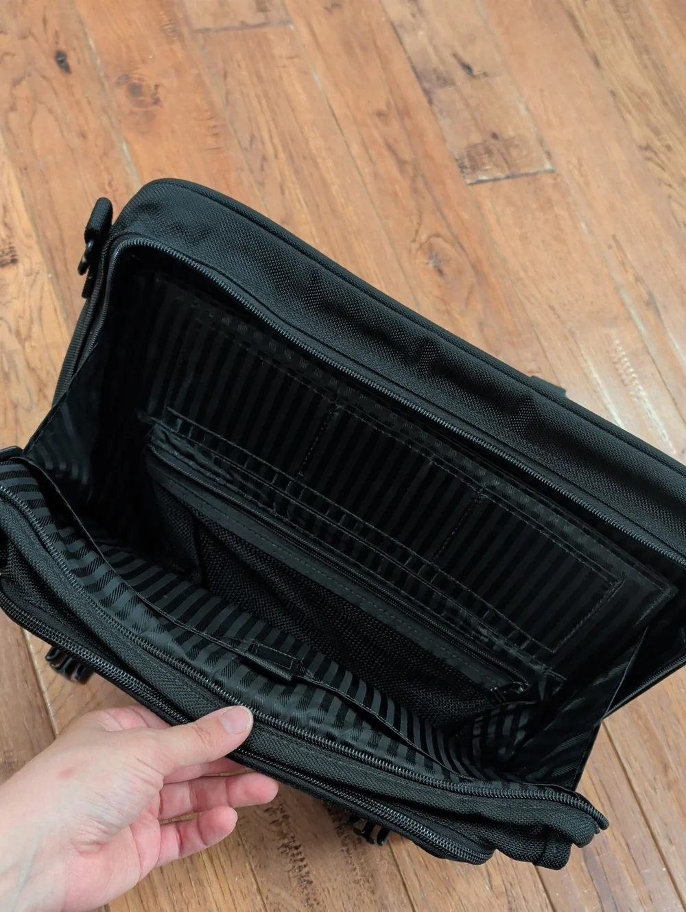 TUMI Black Men's Laptop Messenger Everyday Bag